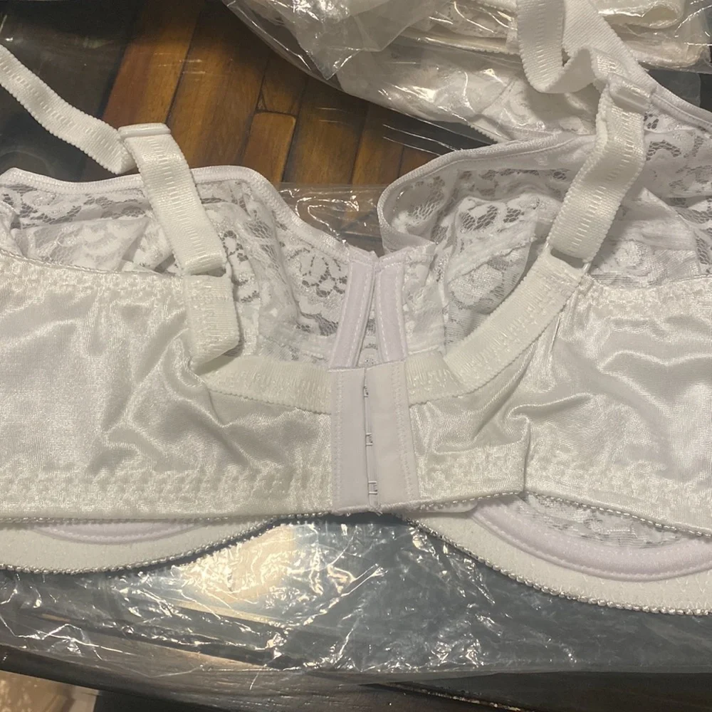 JCPenney Bras this model in size 40 DD only, NWT $17, other colors and sizes - Picture 8 of 9